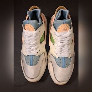Nike Air Huarache SE Sun Club Women’s Sneakers, Size 9. Read Comment For Saving